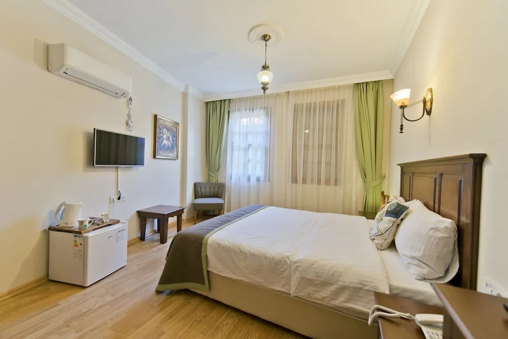 Deluxe Tek Büyük Yataklı Oda