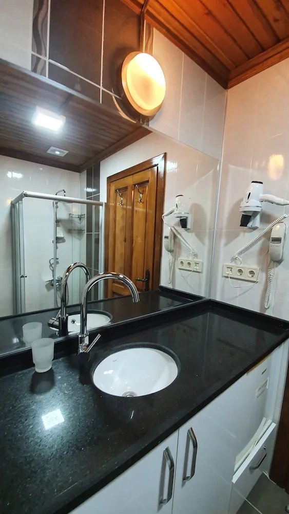 Deluxe Üç Kişilik Oda