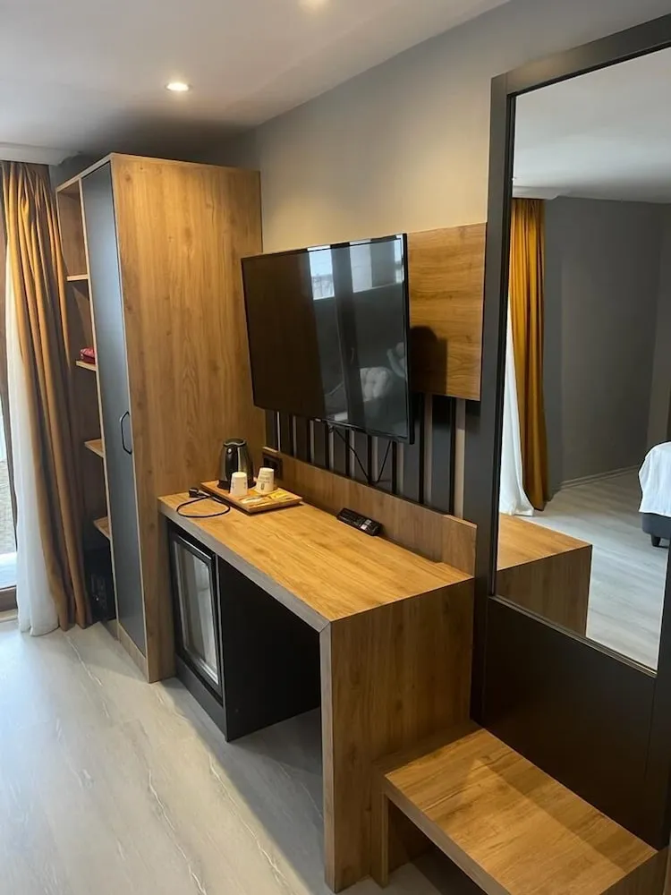Deluxe Tek Büyük Yataklı Oda