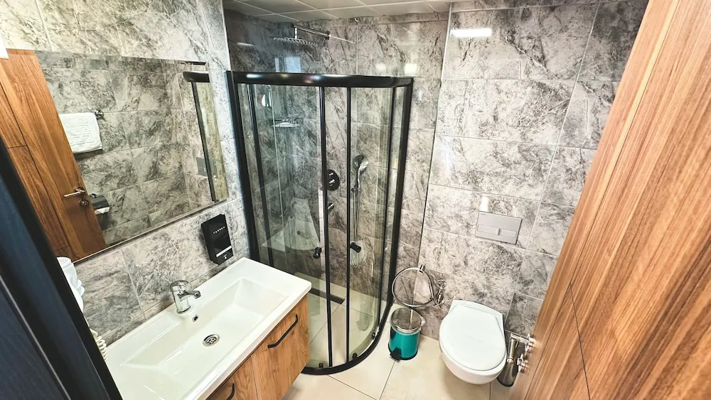 Comfort Tek Büyük Yataklı Oda