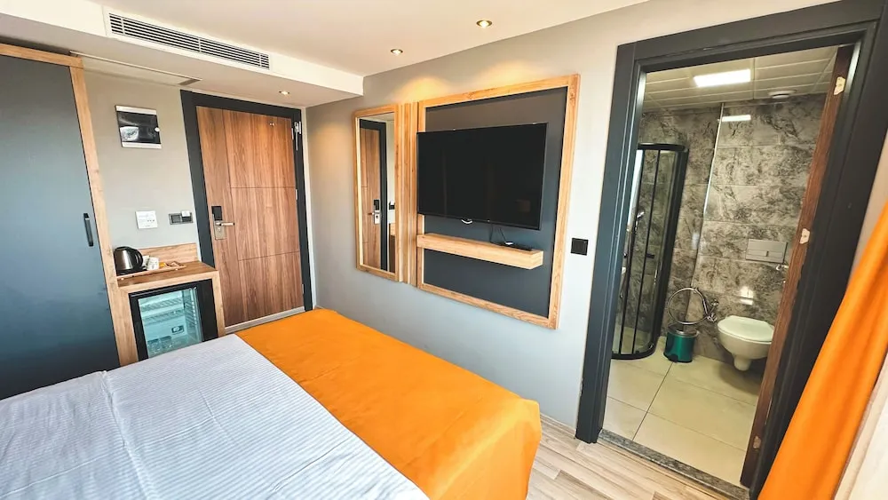Comfort Tek Büyük Yataklı Oda