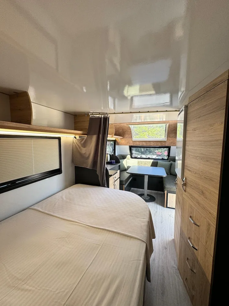 Family Karavan, Dağ Manzaralı