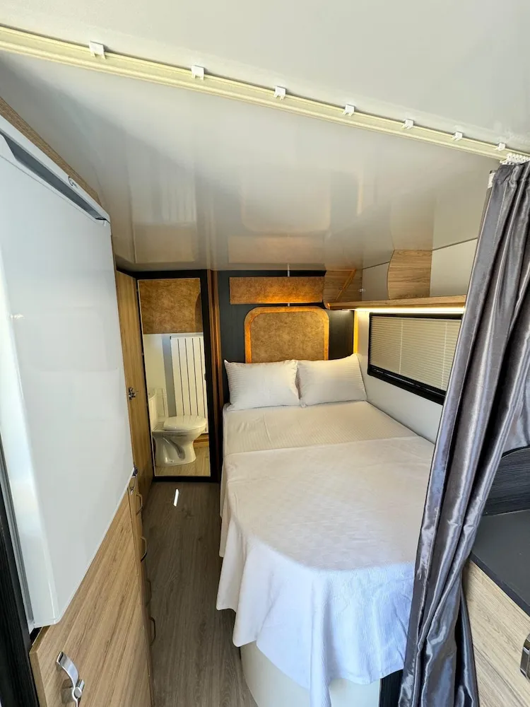 Family Karavan, Dağ Manzaralı