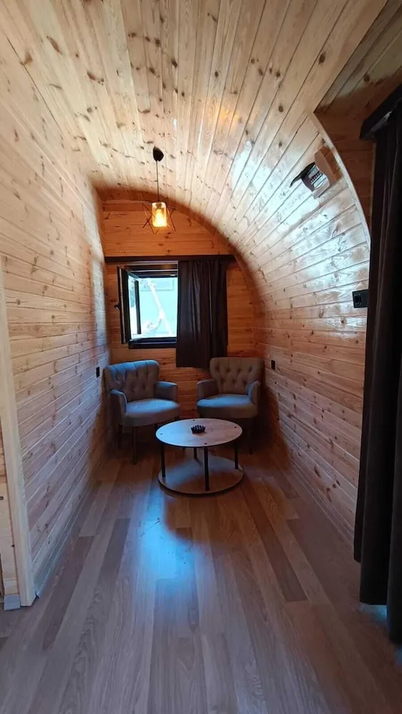 Ahsap Ev Dag Manzarali