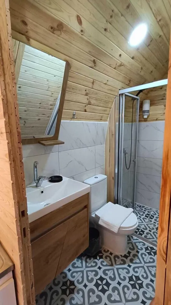 Ahsap Ev Dag Manzarali