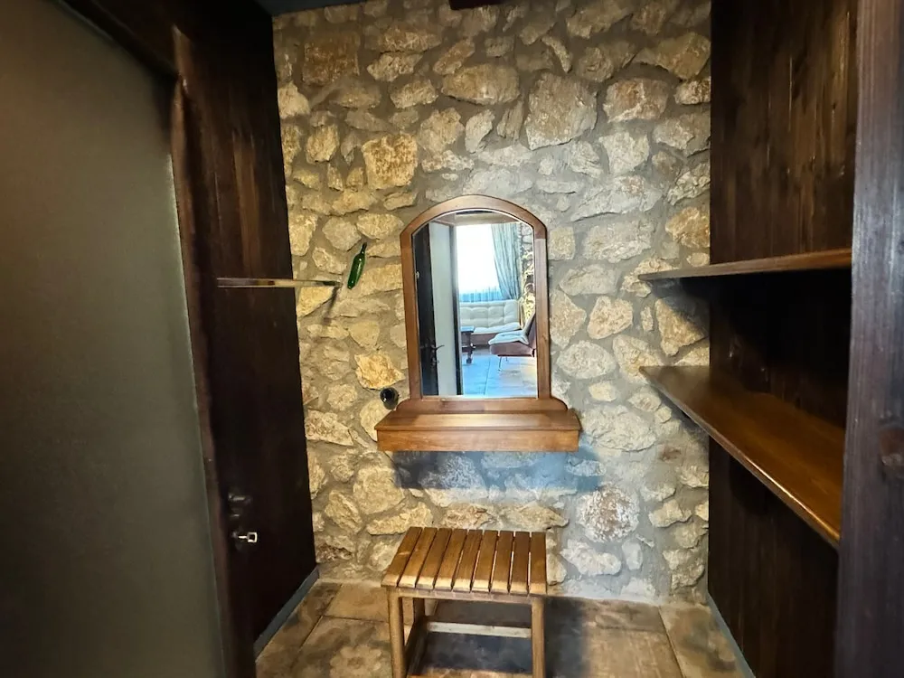 Suit Tas Ev Dag Manzarali