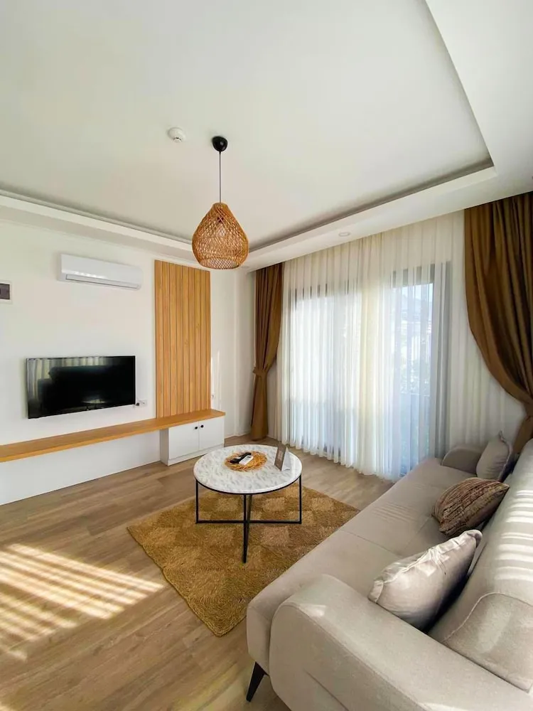 Deluxe Süit, 1 Çift Kişilik Yatak, Sigara İçilmez, Havuz Manzaralı