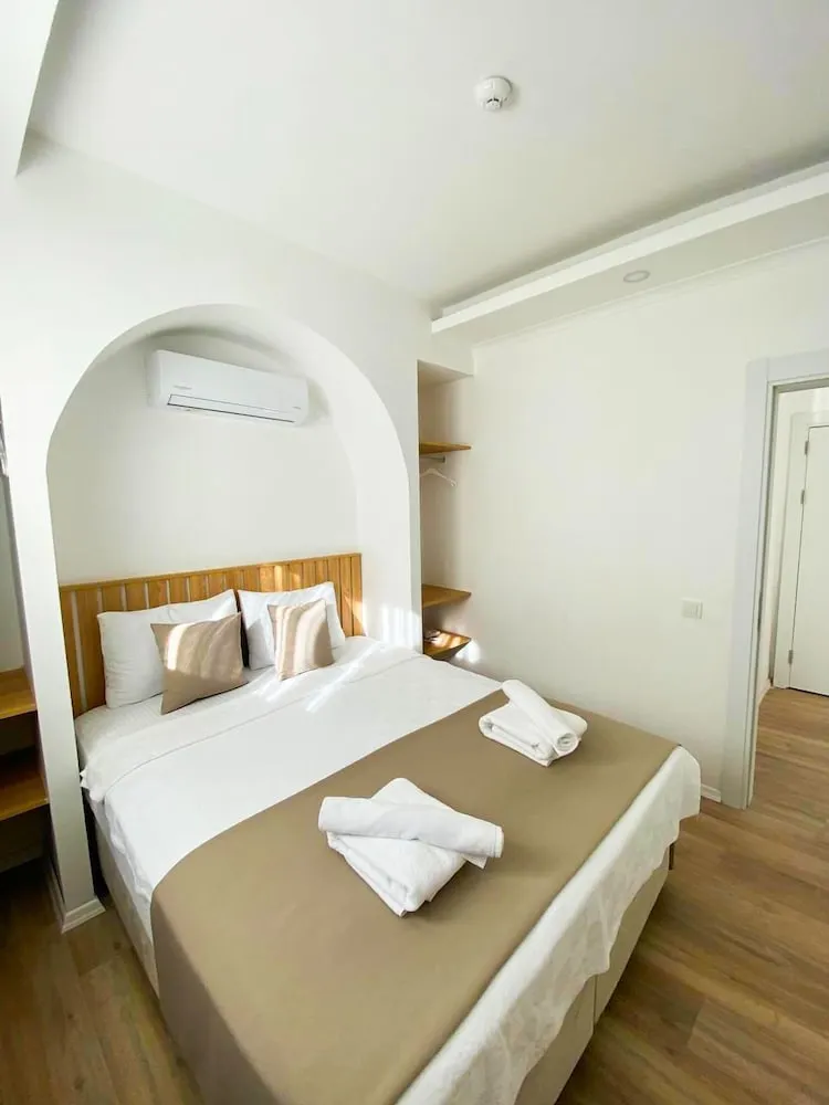 Deluxe Süit, 1 Çift Kişilik Yatak, Sigara İçilmez, Havuz Manzaralı