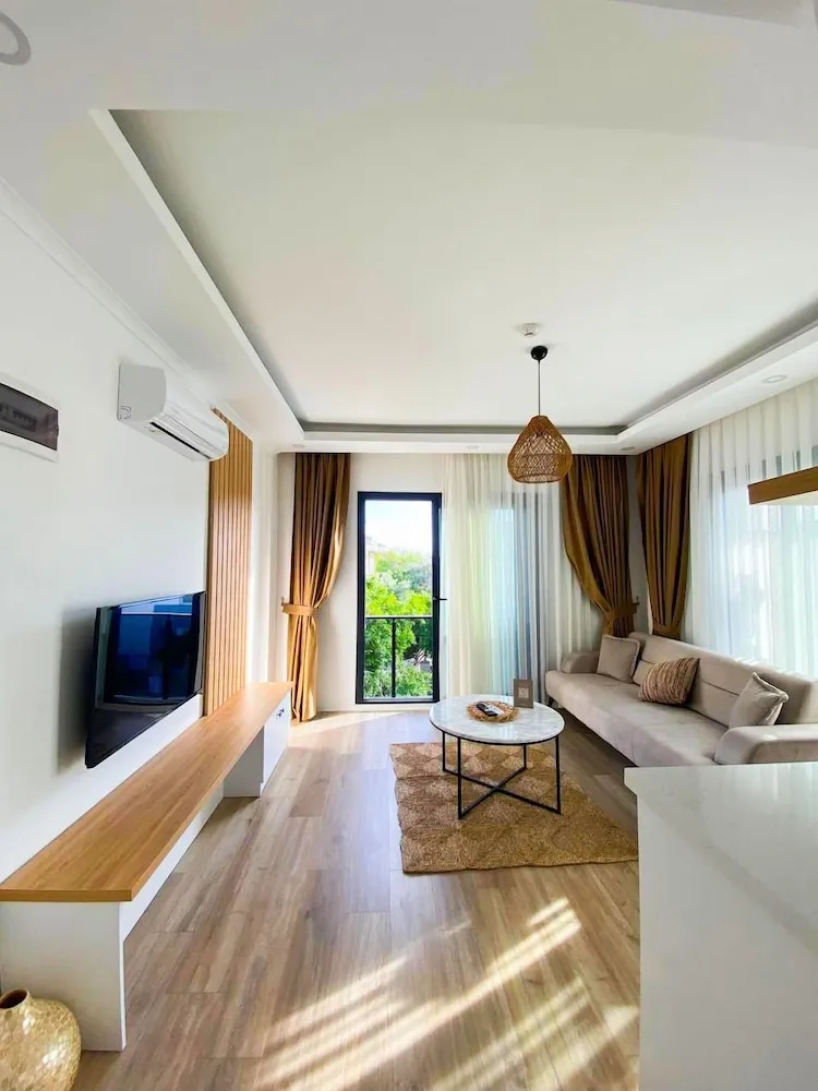 Deluxe Süit, 1 Çift Kişilik Yatak, Sigara İçilmez, Havuz Manzaralı
