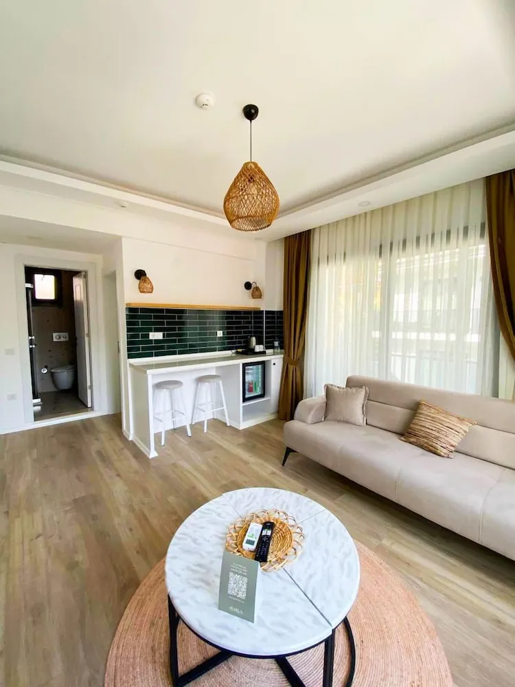 Deluxe Süit, 1 Çift Kişilik Yatak, Sigara İçilmez, Havuz Manzaralı