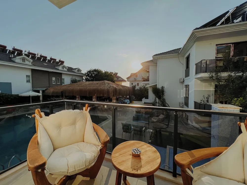 Deluxe Süit, 1 Çift Kişilik Yatak, Sigara İçilmez, Havuz Manzaralı