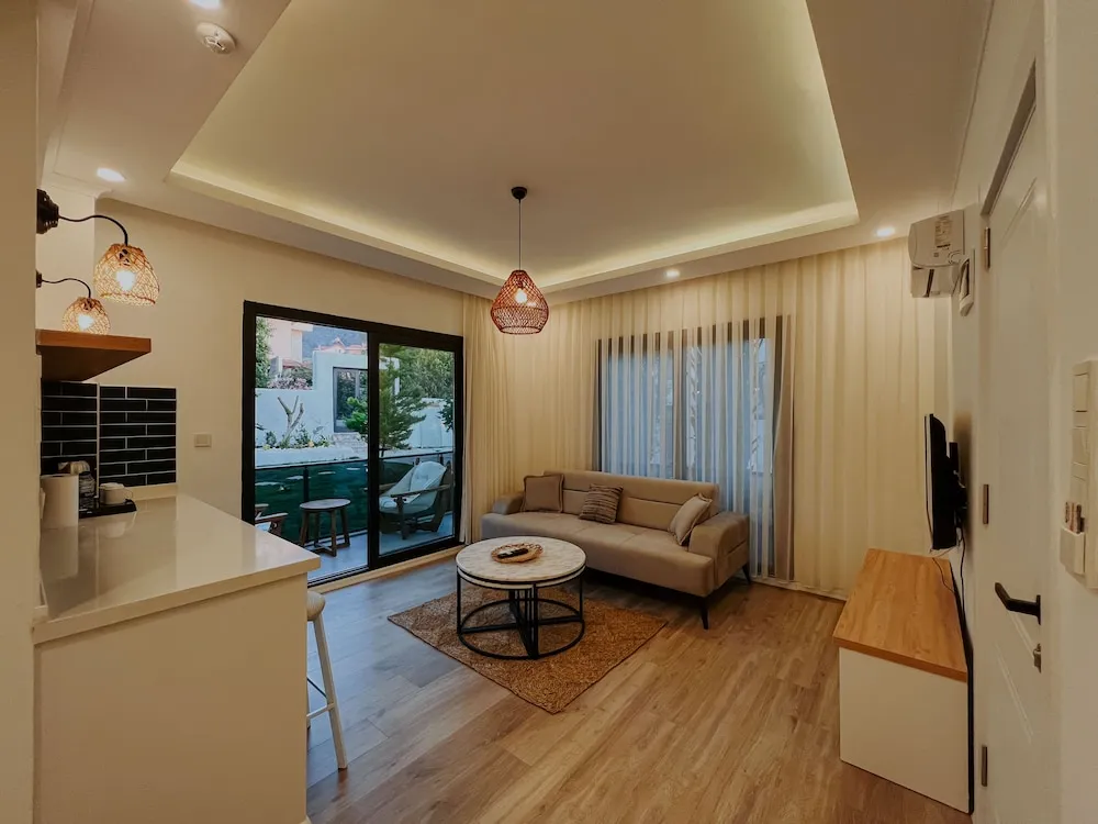 Deluxe Süit, 1 Çift Kişilik Yatak, Bahçe Manzaralı, Zemin Kat