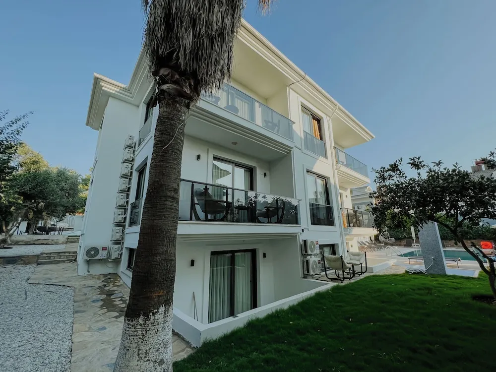 Deluxe Süit, 1 Çift Kişilik Yatak, Bahçe Manzaralı, Zemin Kat