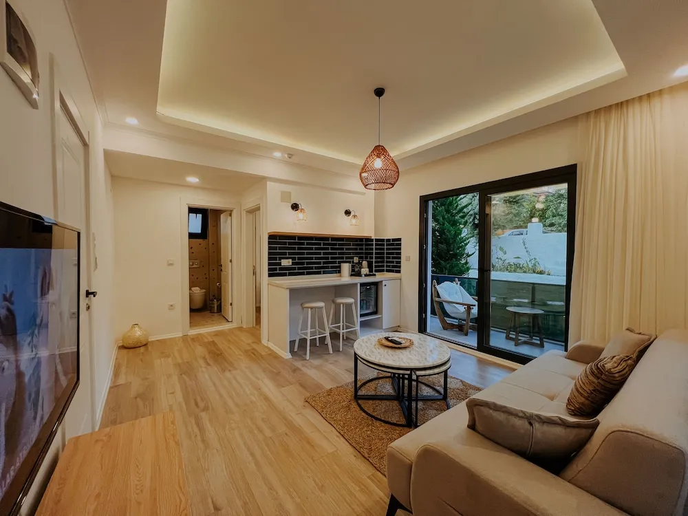Deluxe Süit, 1 Çift Kişilik Yatak, Bahçe Manzaralı, Zemin Kat