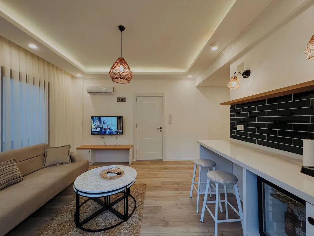Deluxe Süit, 1 Çift Kişilik Yatak, Bahçe Manzaralı, Zemin Kat