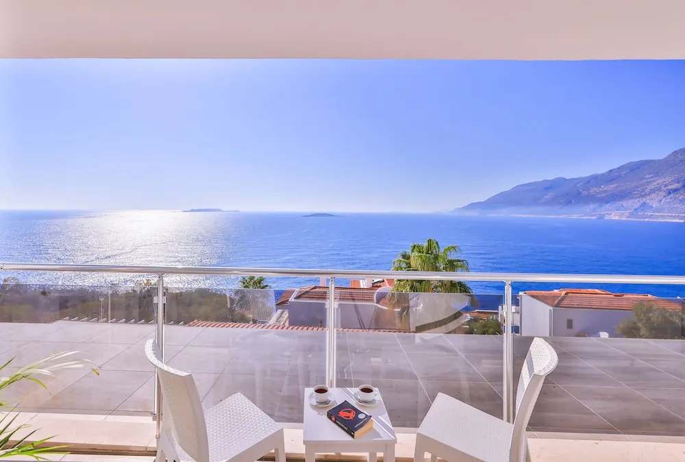 Honeymoon Oda, Sıcak Su Küveti, Deniz Manzaralı