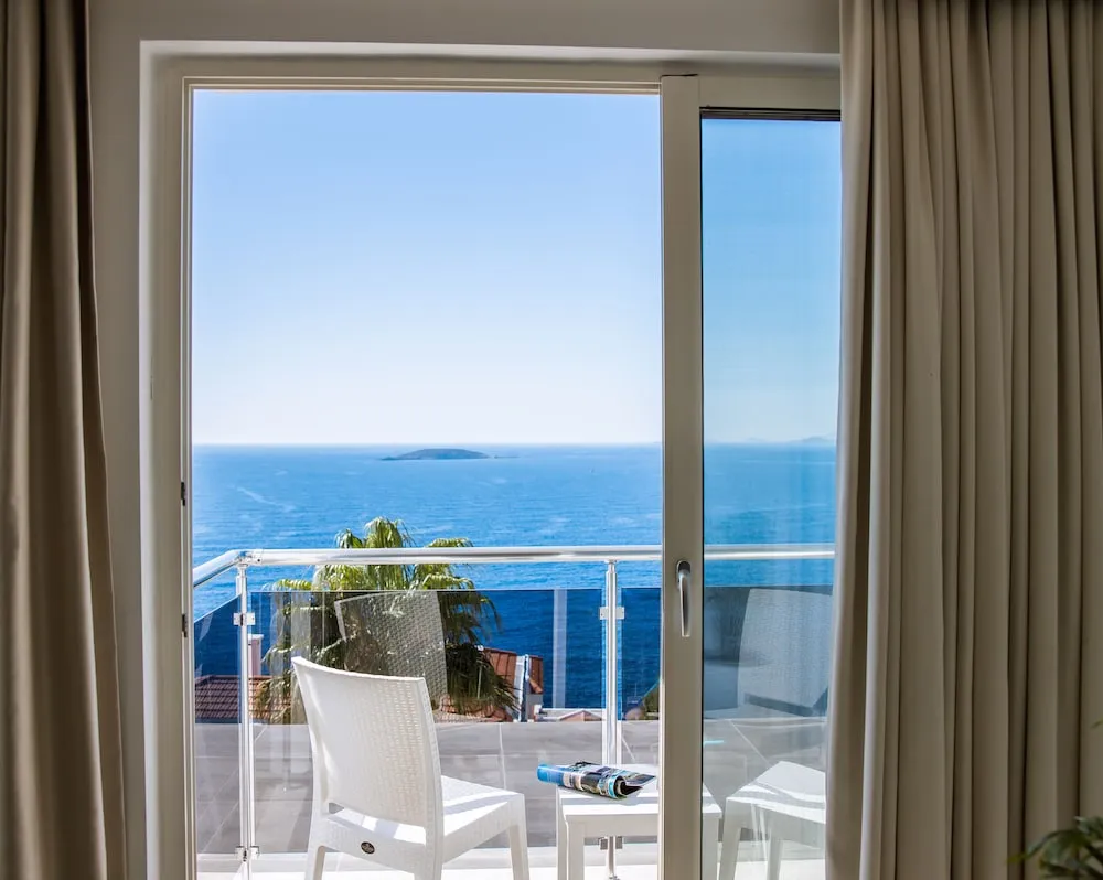 Honeymoon Oda, Sıcak Su Küveti, Deniz Manzaralı