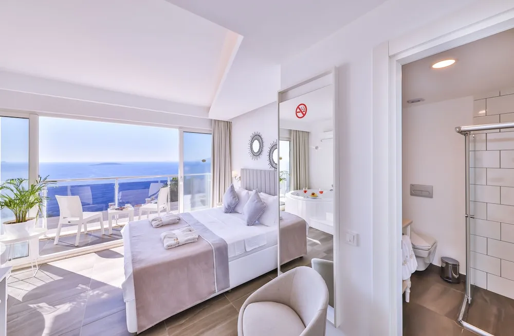 Honeymoon Oda, Sıcak Su Küveti, Deniz Manzaralı