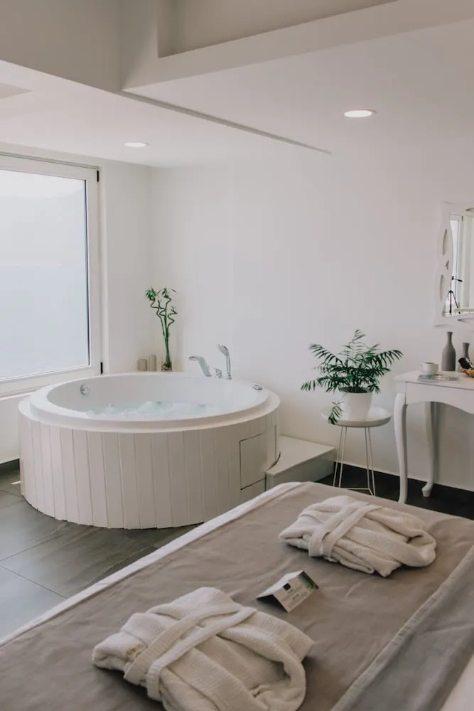 Honeymoon Oda, Sıcak Su Küveti, Deniz Manzaralı