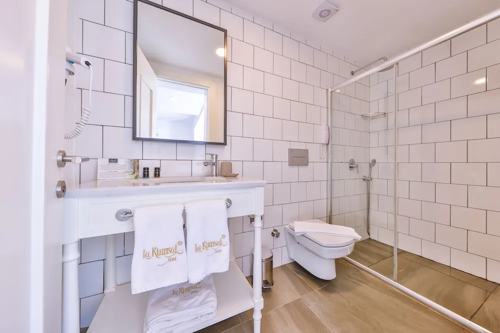 Honeymoon Oda, Sıcak Su Küveti, Deniz Manzaralı