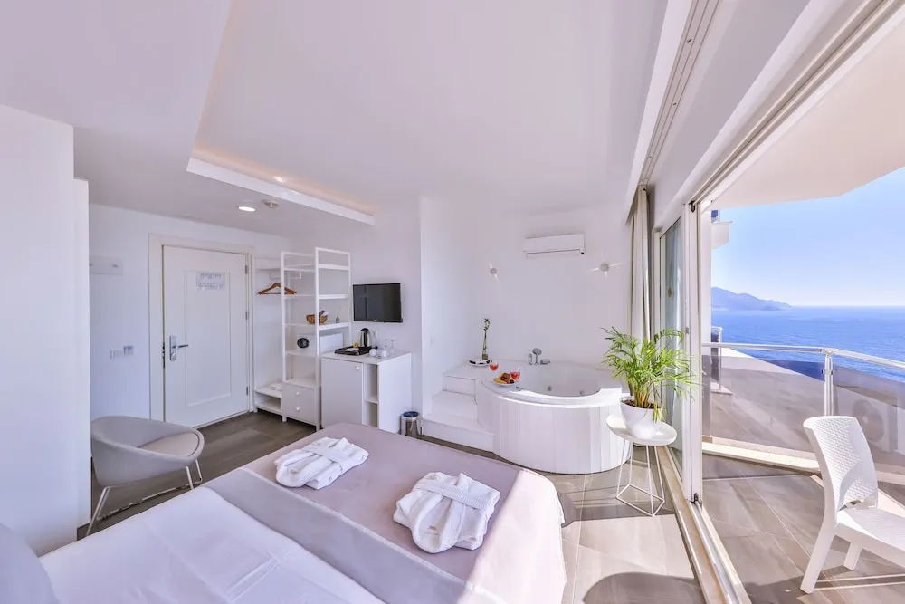 Honeymoon Oda, Sıcak Su Küveti, Deniz Manzaralı