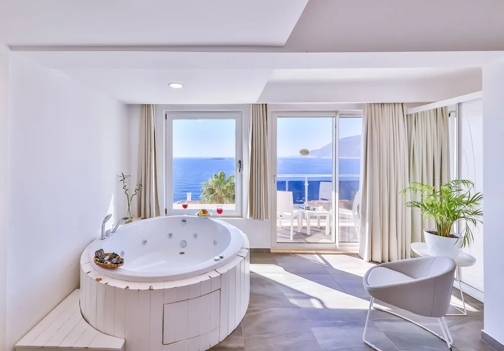 Honeymoon Oda, Sıcak Su Küveti, Deniz Manzaralı
