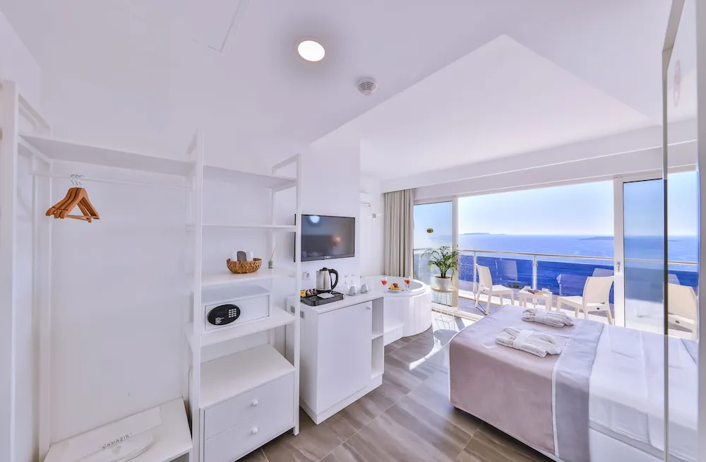 Honeymoon Oda, Sıcak Su Küveti, Deniz Manzaralı