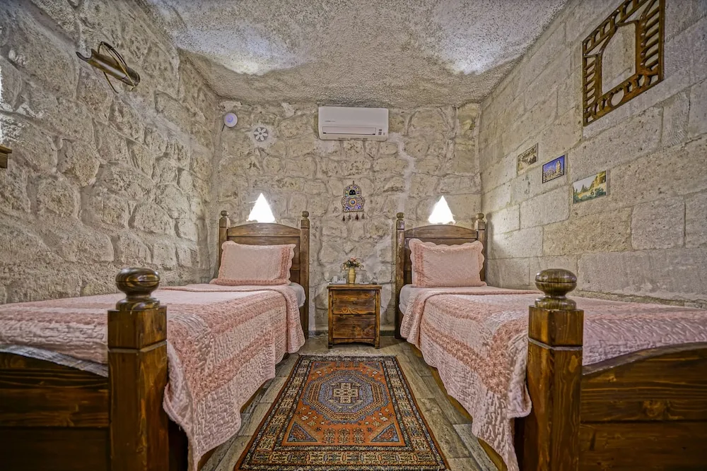 Traditional İki Ayrı Yataklı Oda (Stone)