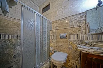 Maccan Cave Hotel