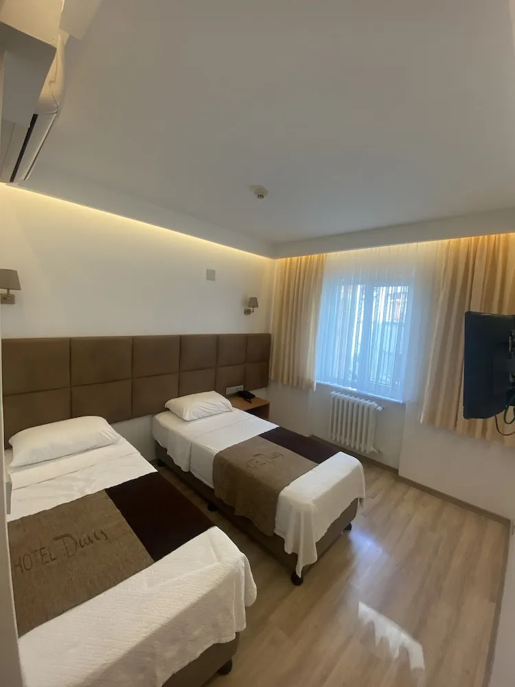 Standard Tek Büyük veya İki Ayrı Yataklı Oda