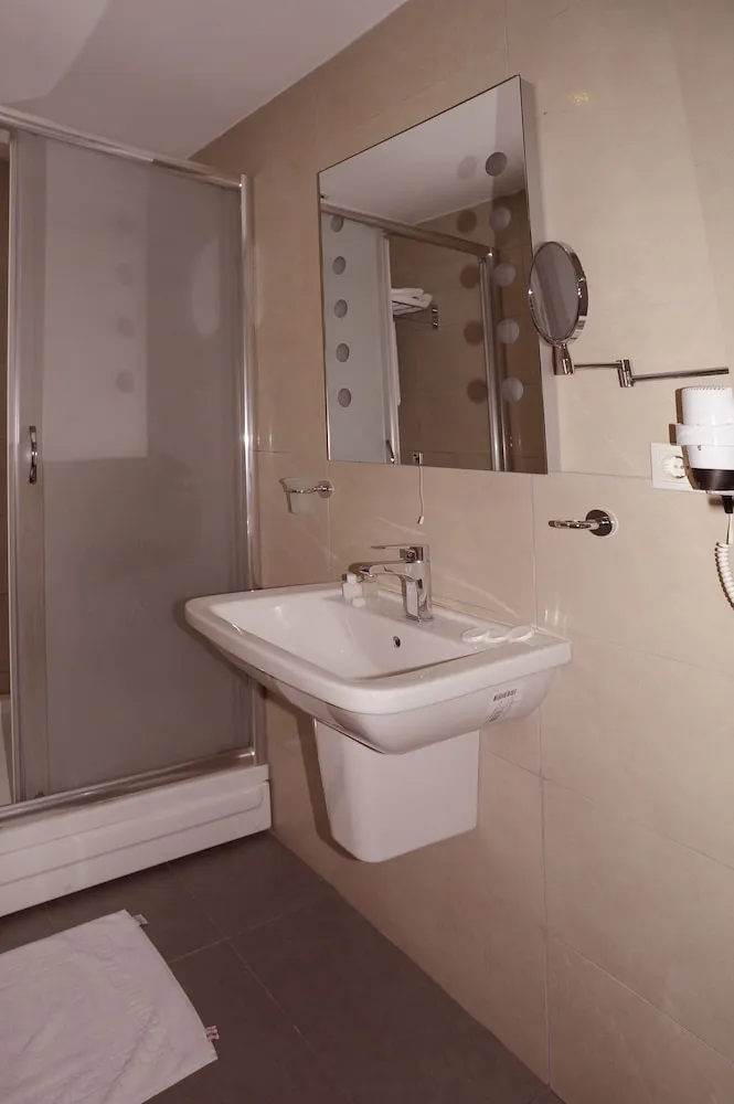 Deluxe Üç Kişilik Oda