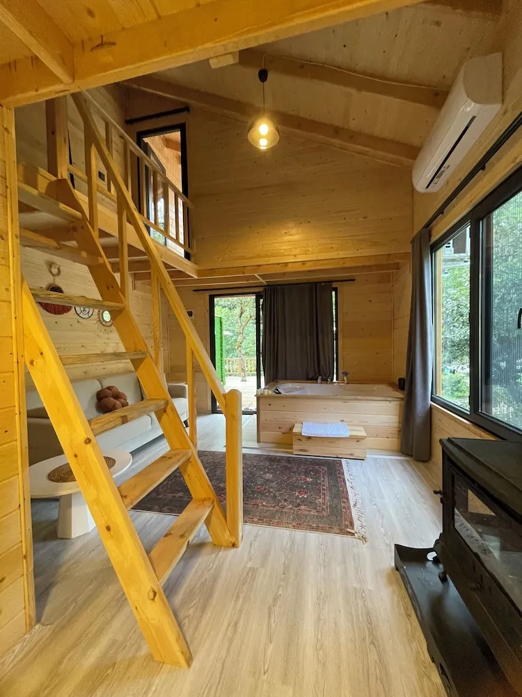 Standard Kır Evi, Küvet, Nehir Manzaralı