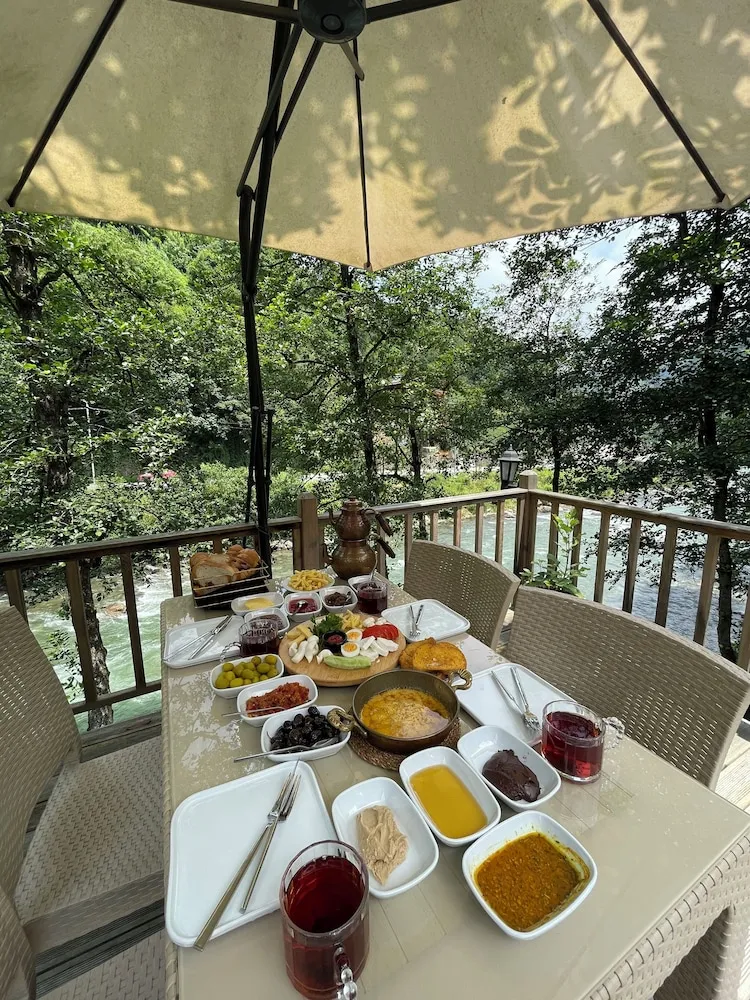 Standard Kır Evi, Küvet, Nehir Manzaralı