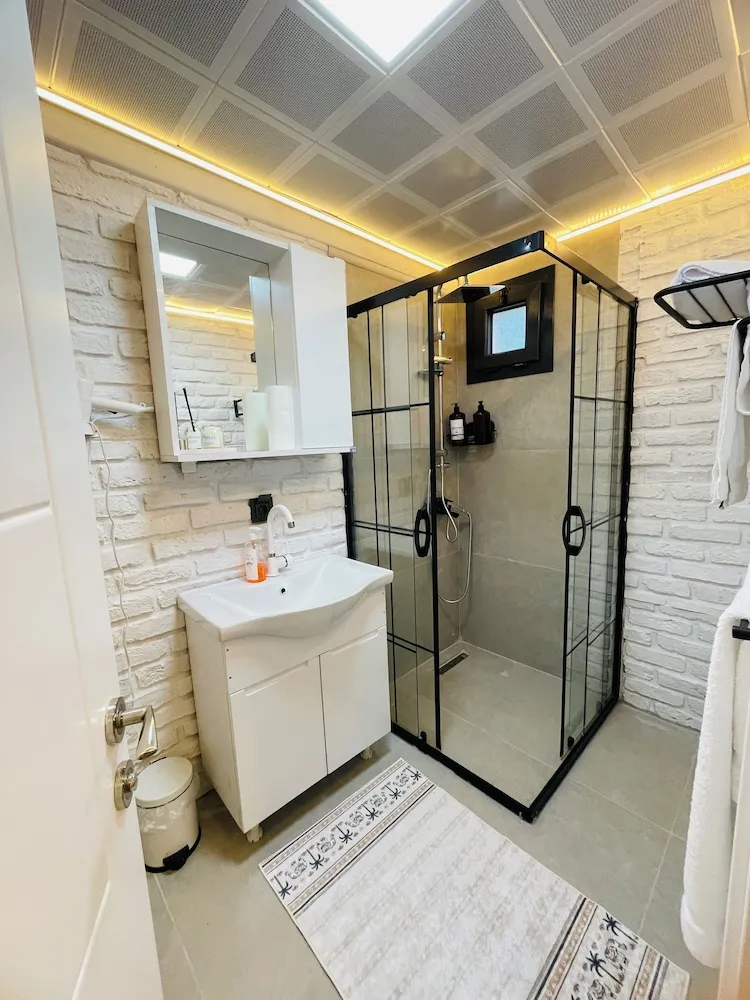 Standard Kır Evi, Küvet, Nehir Manzaralı