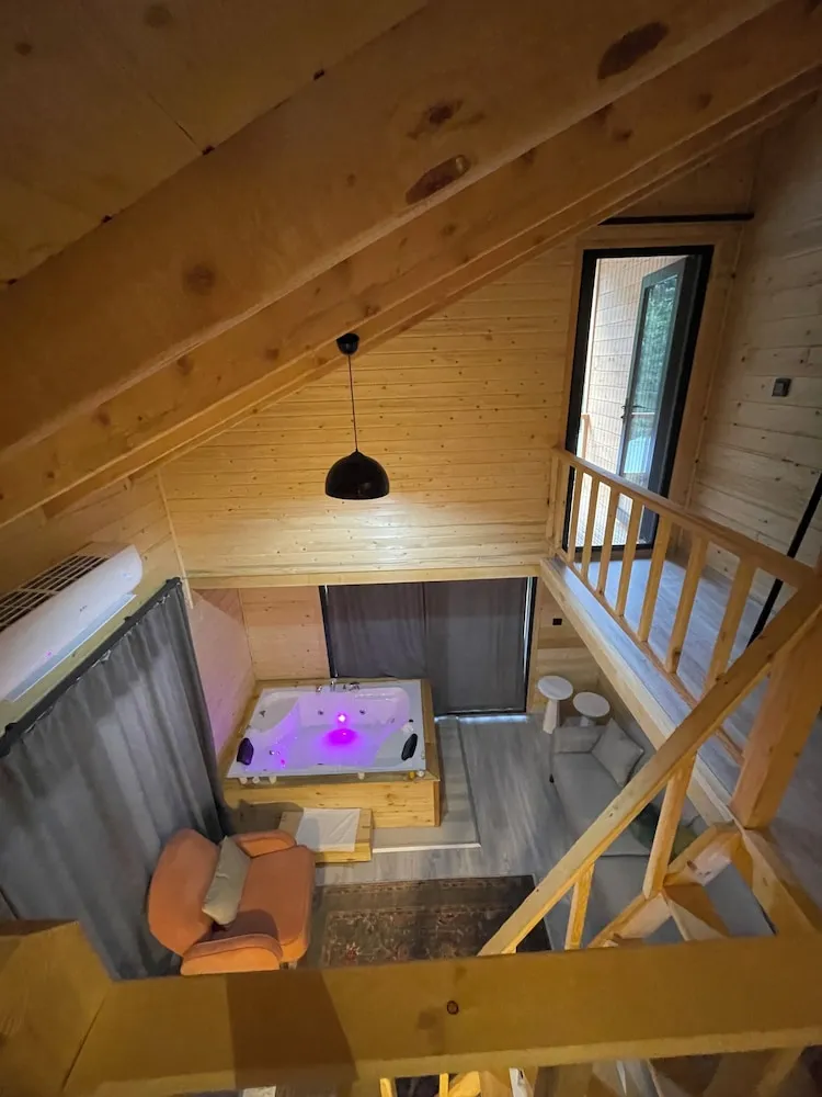 Standard Kır Evi, Küvet, Nehir Manzaralı