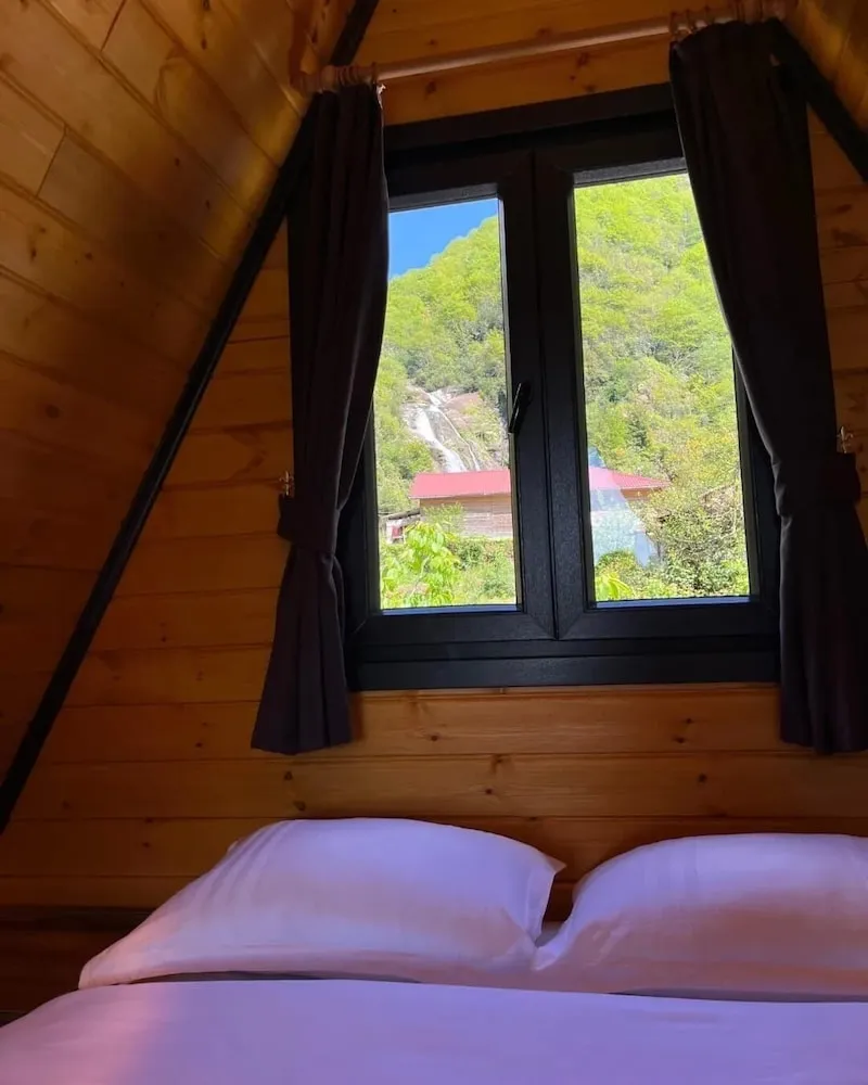 Bungalov, Göl Manzaralı