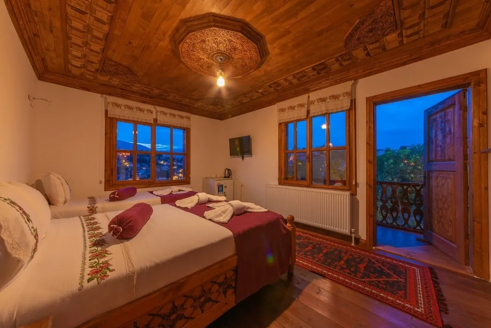 Deluxe Üç Kişilik Oda