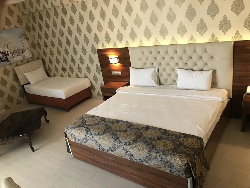 Deluxe Üç Kişilik Oda