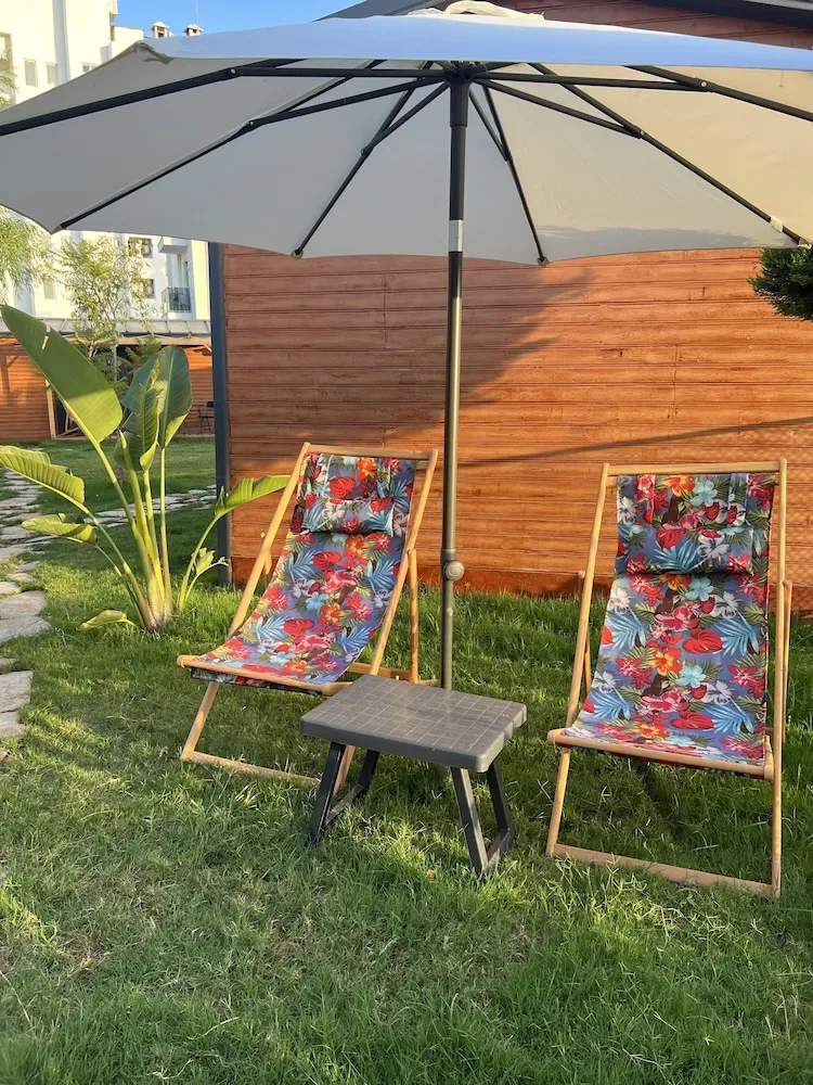 Grand Bungalov, 1 Büyük (Queen) Boy Yatak ve Çekyat, Veranda, Bahçe Manzaralı