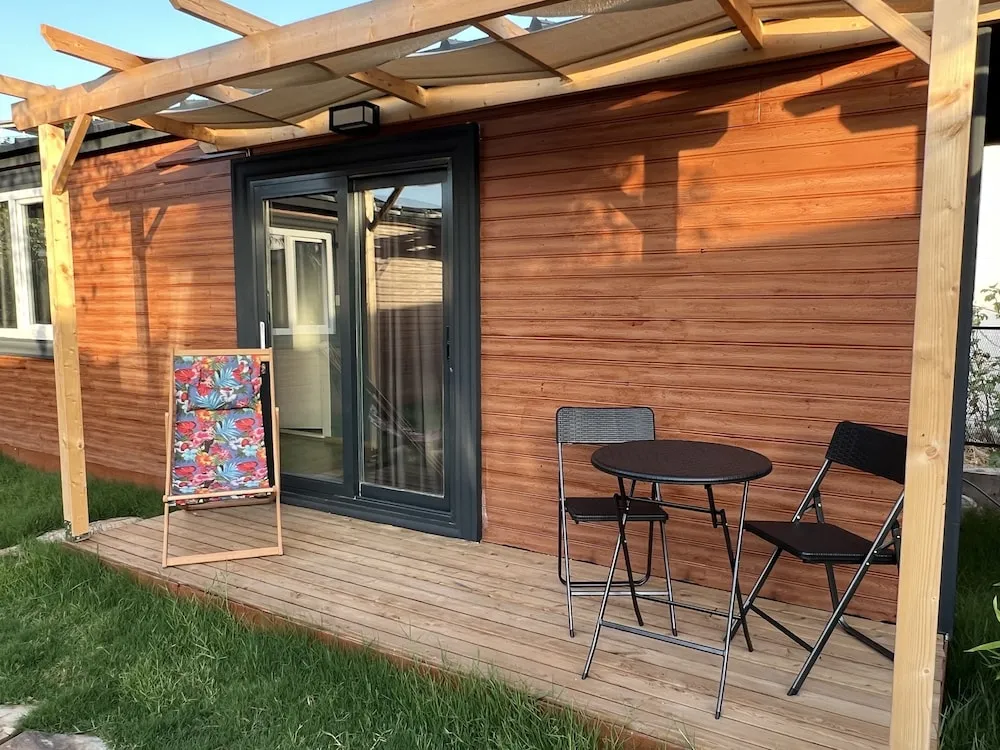 Grand Bungalov, 1 Büyük (Queen) Boy Yatak ve Çekyat, Veranda, Bahçe Manzaralı