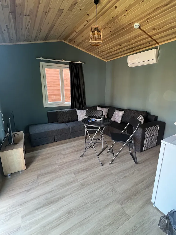 Grand Bungalov, 1 Büyük (Queen) Boy Yatak ve Çekyat, Veranda, Bahçe Manzaralı