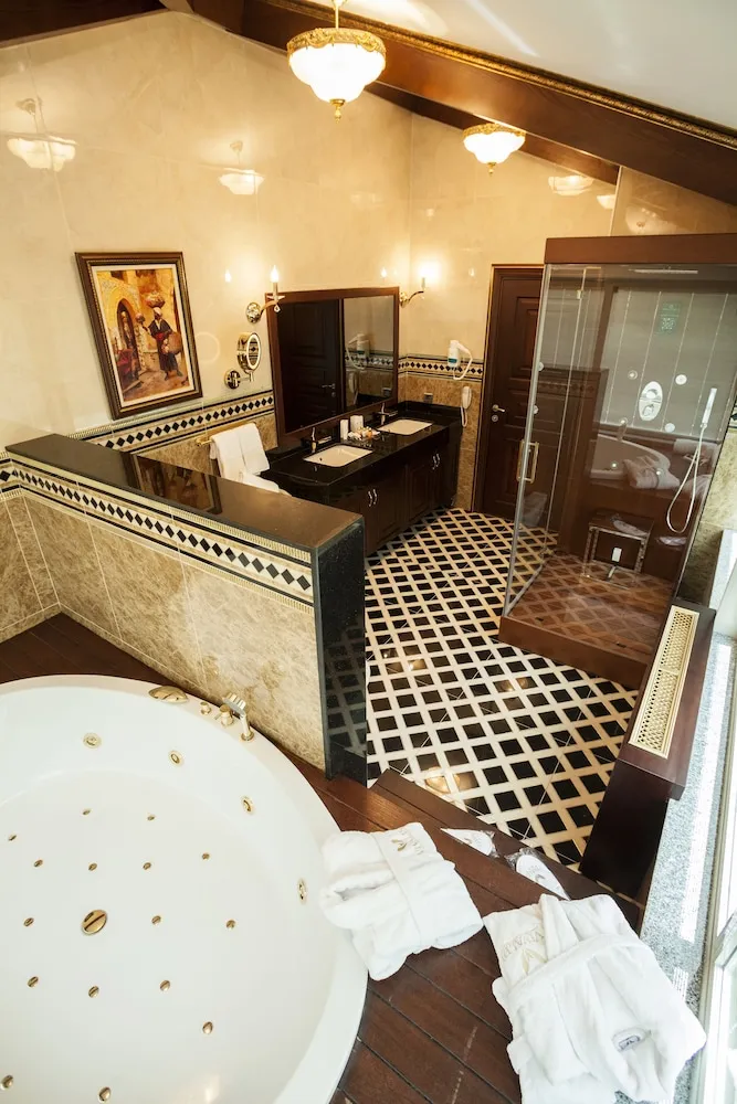 Luxury Süit, 1 En Büyük (King) Boy Yatak, Sigara İçilebilir, Sıcak Su Küveti