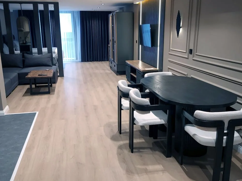 Deluxe Family Suite