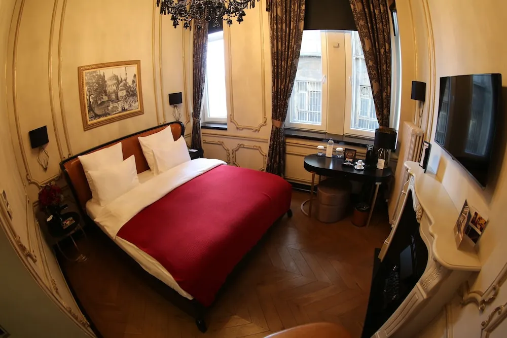 Comfort Tek Büyük Yataklı Oda, Kısmi Deniz Manzaralı