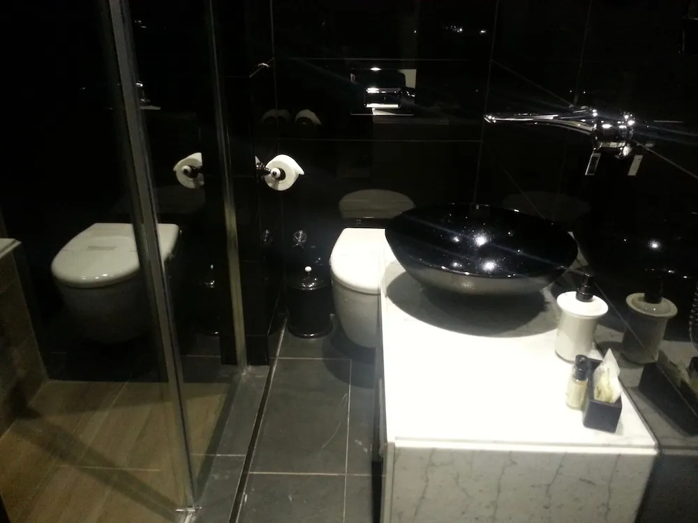Superior Tek Büyük Yataklı Oda, Balkon, Kısmi Deniz Manzaralı