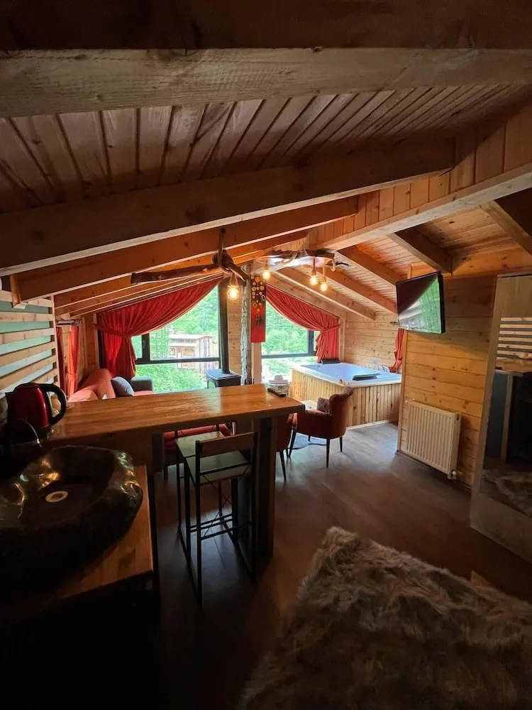 Honeymoon Çatı Katı Süiti (Penthouse), Şömine, Dağ Manzaralı