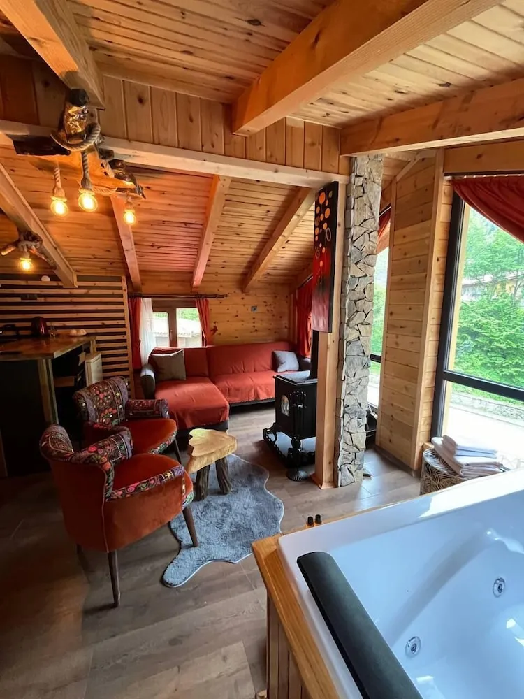 Honeymoon Çatı Katı Süiti (Penthouse), Şömine, Dağ Manzaralı