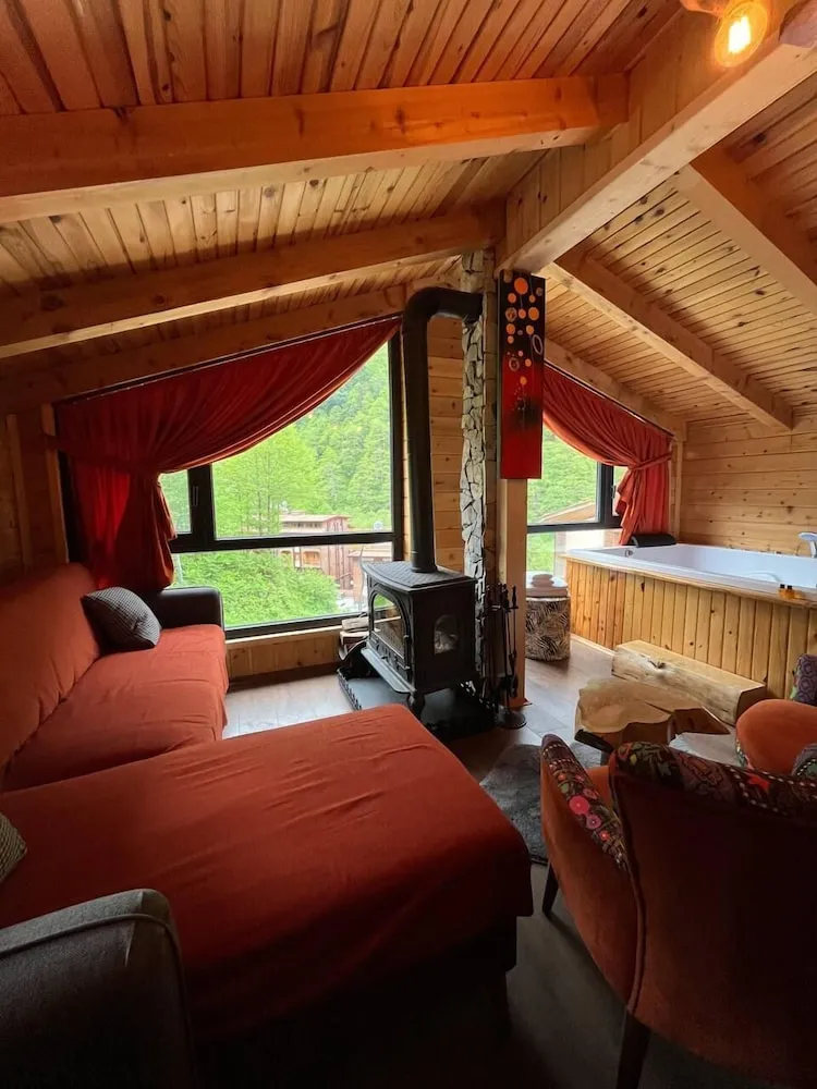 Honeymoon Çatı Katı Süiti (Penthouse), Şömine, Dağ Manzaralı
