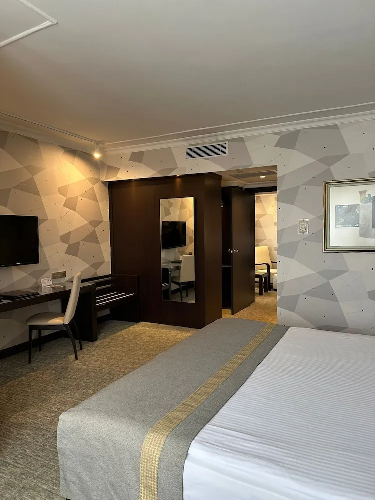 Grand Premier Suite