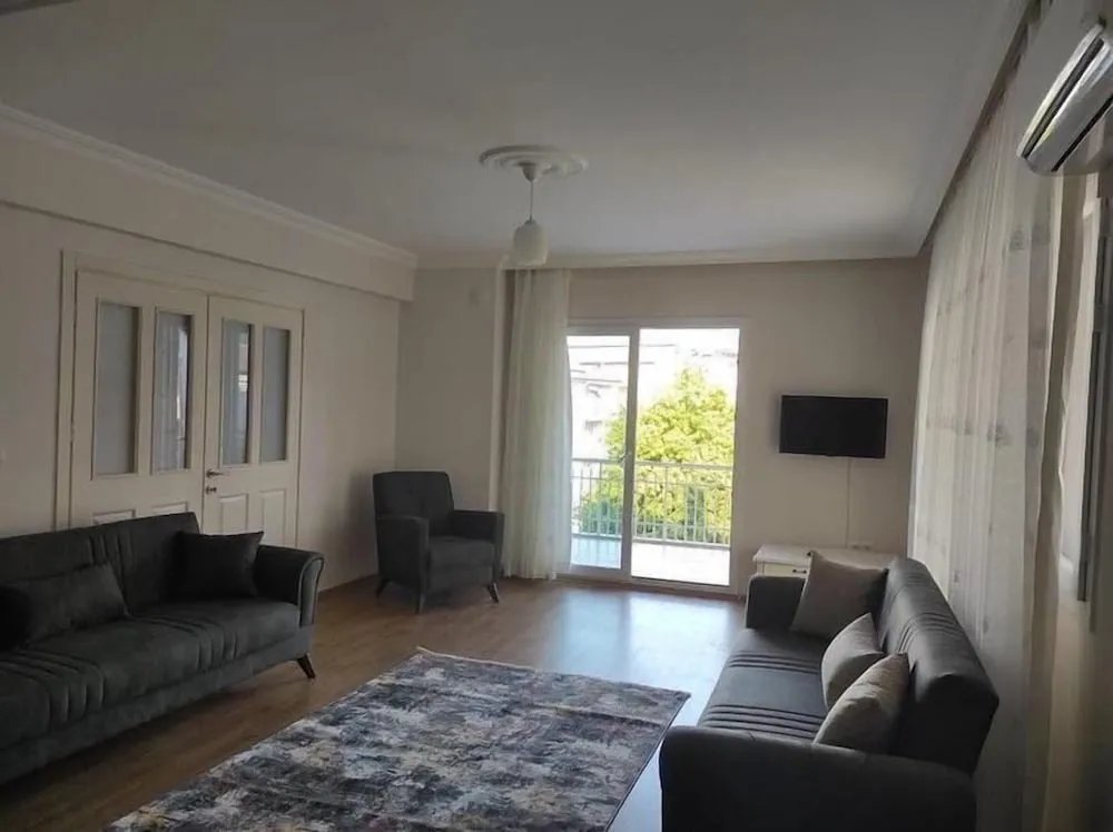 Standard Apart Daire, 2 Yatak Odası, Bahçeli
